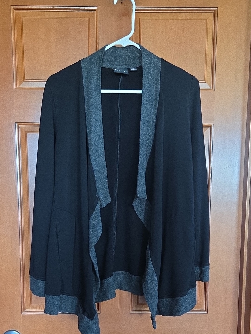Tribal Black Open-Front Cardigan with Gray Trim With Pockets PP22 L29
